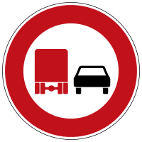 Overtaking prohibited for vehicles over 3.5 tons 